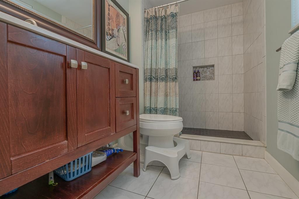 最近售出: $199,900 (2 贝兹, 2 浴室, 1025 平方英尺)