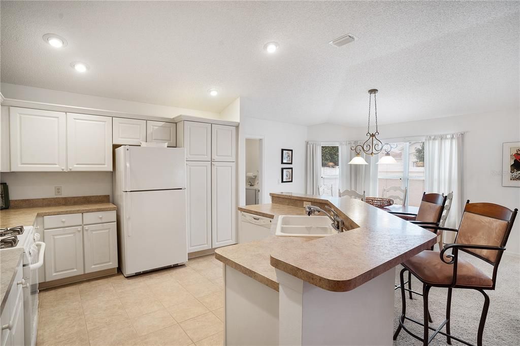 Recently Sold: $390,000 (3 beds, 2 baths, 1685 Square Feet)