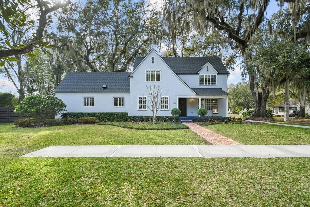 Recently Sold: $1,300,000 (4 beds, 3 baths, 3000 Square Feet)