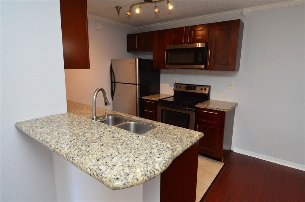 Recently Rented: $1,385 (1 beds, 1 baths, 742 Square Feet)
