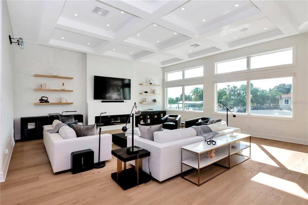 Recently Sold: $3,750,000 (5 beds, 5 baths, 6000 Square Feet)