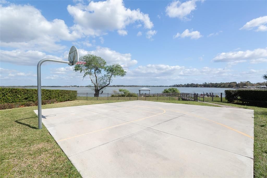 Recently Sold: $829,500 (4 beds, 3 baths, 3088 Square Feet)