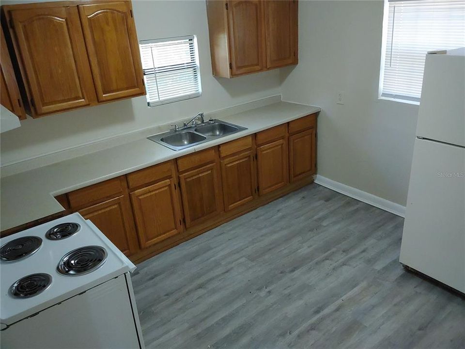 Recently Rented: $915 (3 beds, 1 baths, 985 Square Feet)