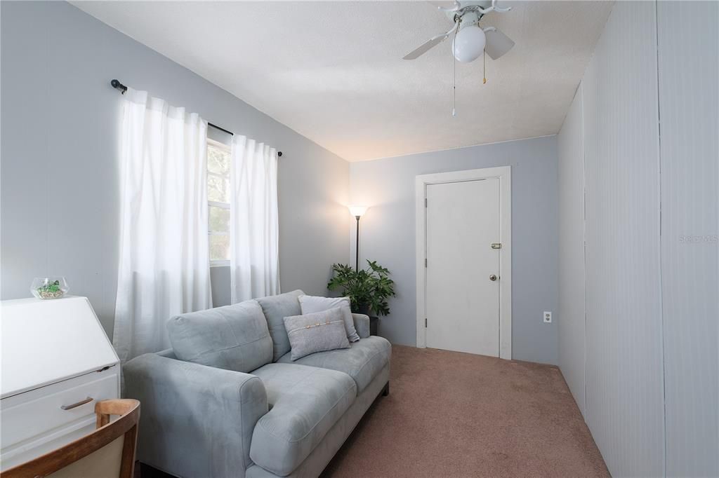 Recently Sold: $230,000 (3 beds, 1 baths, 1152 Square Feet)