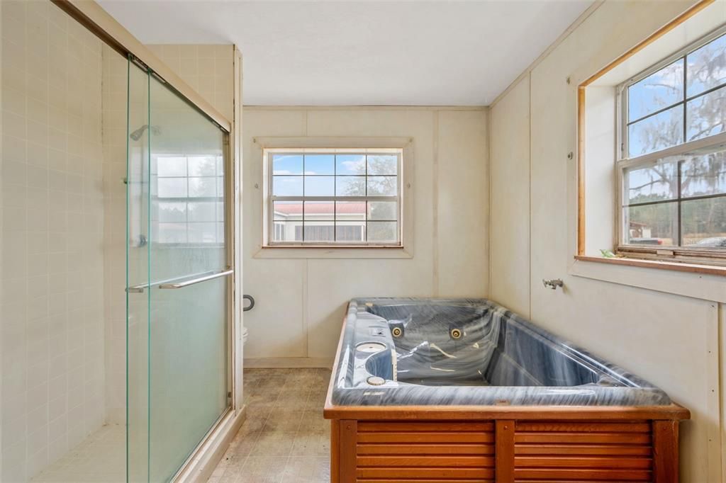 最近售出: $269,900 (3 贝兹, 2 浴室, 2432 平方英尺)