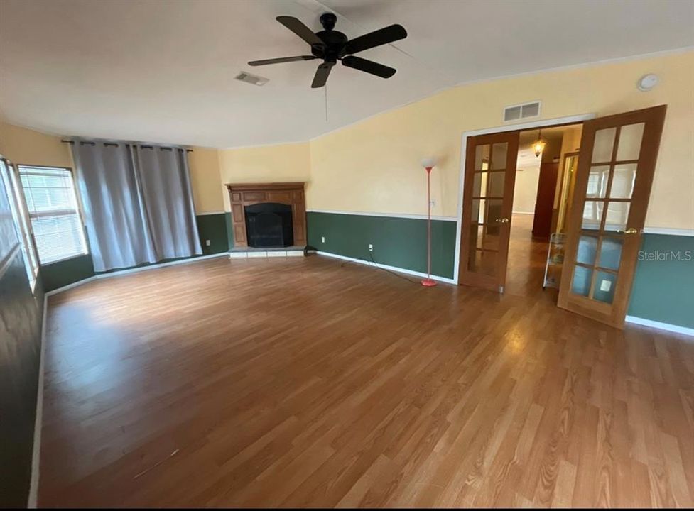 Vendido Recientemente: $239,900 (4 camas, 2 baños, 2356 Pies cuadrados)