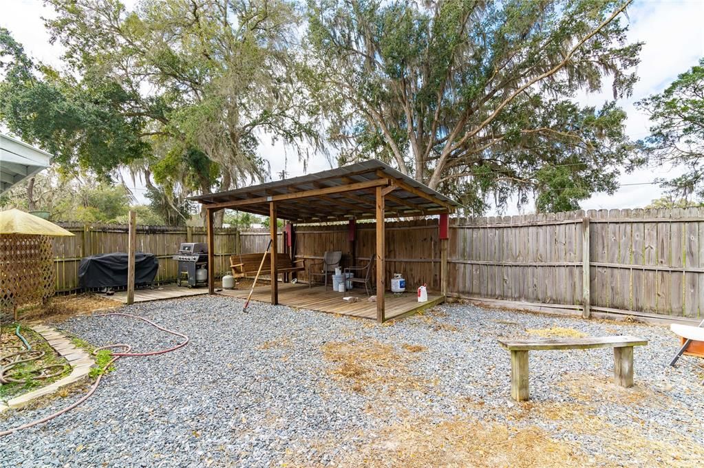 Recently Sold: $220,000 (3 beds, 1 baths, 1104 Square Feet)