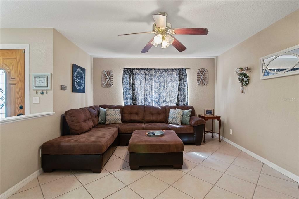 Recently Sold: $220,000 (3 beds, 1 baths, 1104 Square Feet)