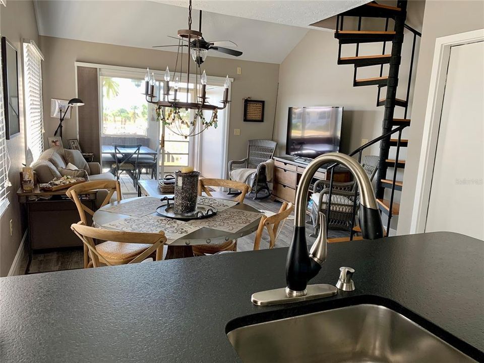 Recently Sold: $450,000 (2 beds, 2 baths, 946 Square Feet)