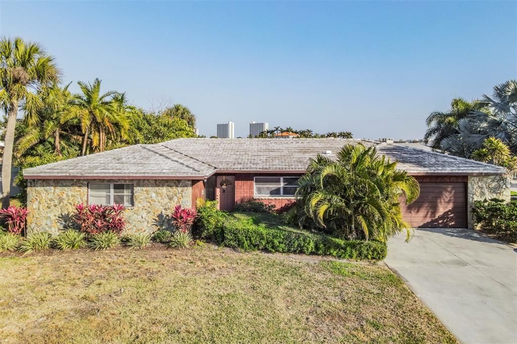 Recently Sold: $895,000 (3 beds, 2 baths, 1774 Square Feet)