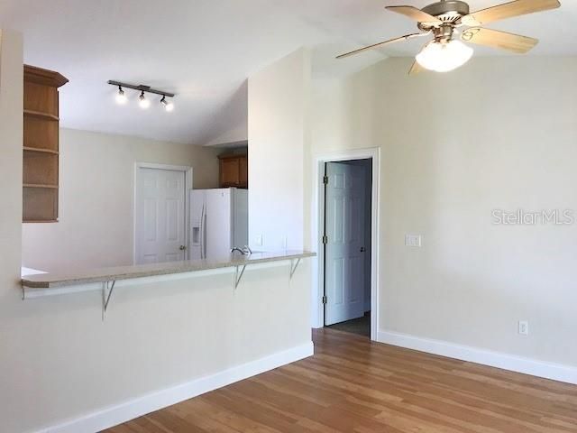 Recently Rented: $1,450 (3 beds, 2 baths, 1032 Square Feet)