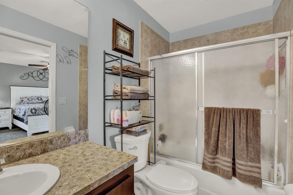Недавно продано: $330,000 (4 спален, 2 ванн, 1922 Квадратных фут)