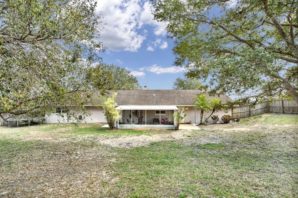 Recently Sold: $330,000 (4 beds, 2 baths, 1922 Square Feet)