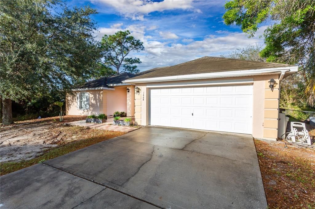 Active With Contract: $334,490 (4 beds, 3 baths, 2118 Square Feet)