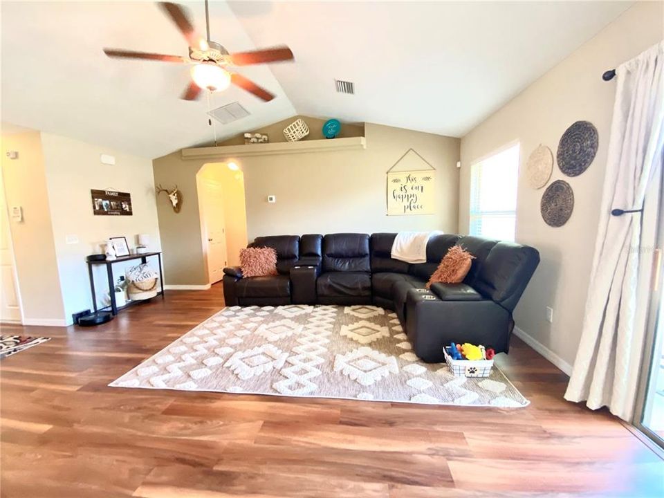 Recently Sold: $235,000 (3 beds, 2 baths, 1164 Square Feet)