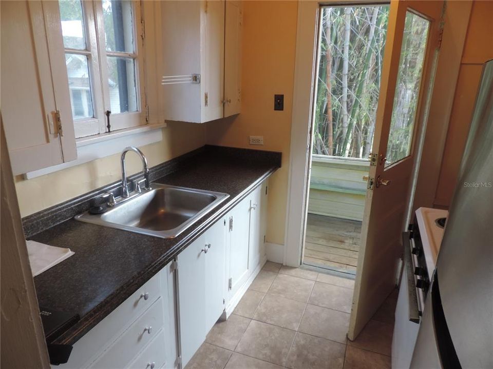 Recently Rented: $800 (1 beds, 1 baths, 425 Square Feet)