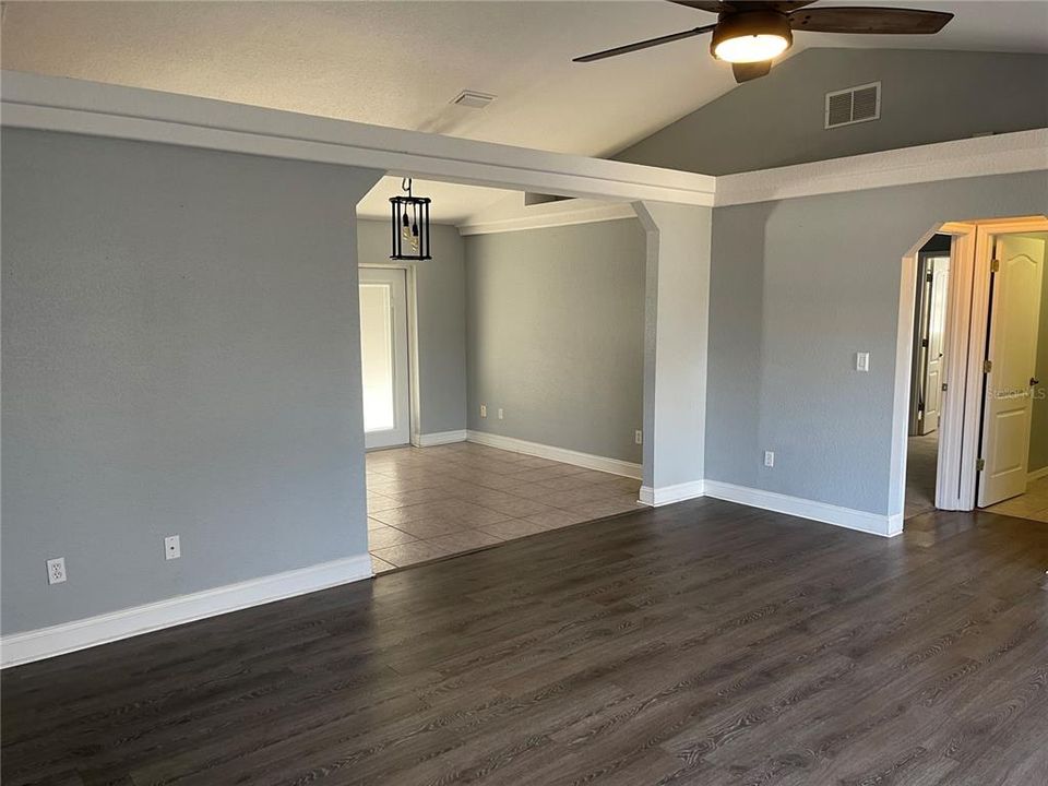 Recently Rented: $2,250 (3 beds, 2 baths, 1448 Square Feet)