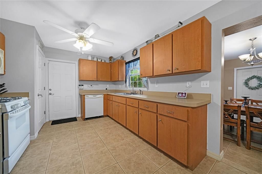 Vendido Recientemente: $339,900 (3 camas, 2 baños, 1784 Pies cuadrados)