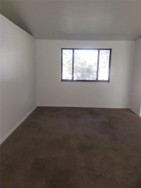 Recently Rented: $2,100 (3 beds, 2 baths, 2380 Square Feet)