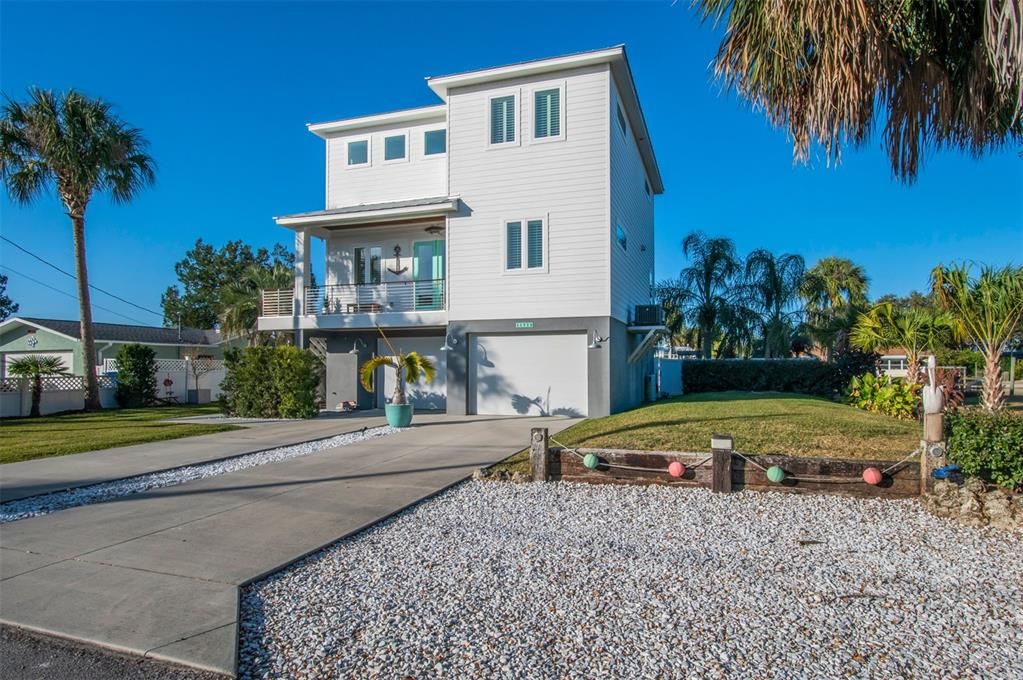 Vendido Recientemente: $1,395,000 (4 camas, 2 baños, 2606 Pies cuadrados)
