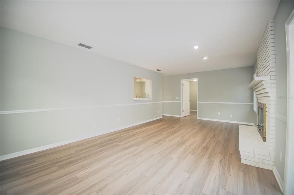 Recently Sold: $450,000 (3 beds, 2 baths, 1906 Square Feet)