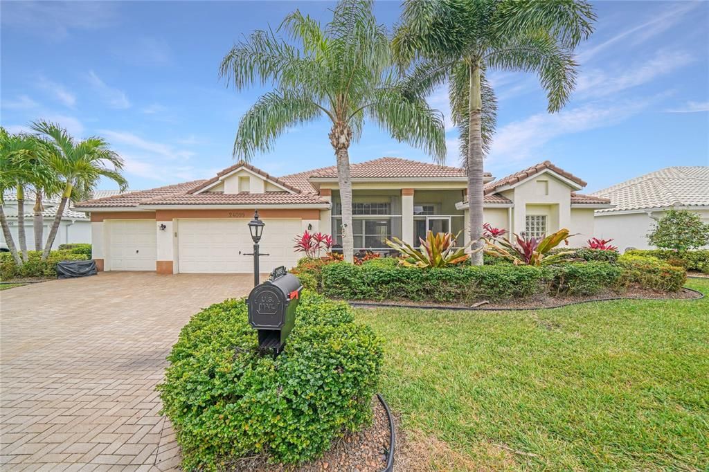 Recently Sold: $830,000 (4 beds, 2 baths, 2450 Square Feet)