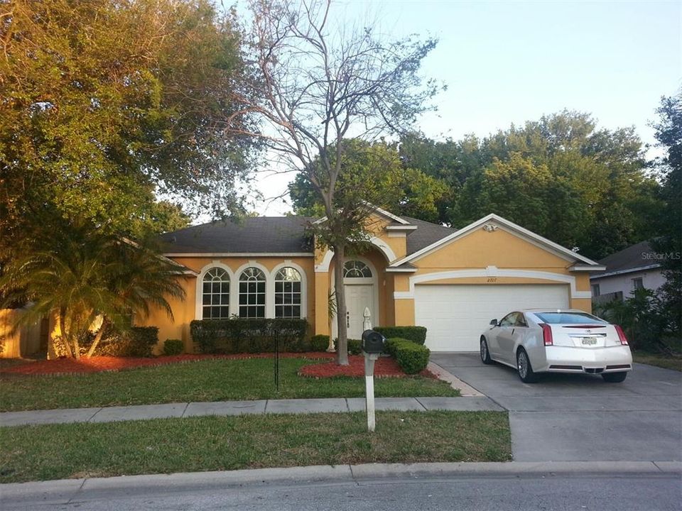 Vendido Recientemente: $325,000 (4 camas, 2 baños, 1866 Pies cuadrados)