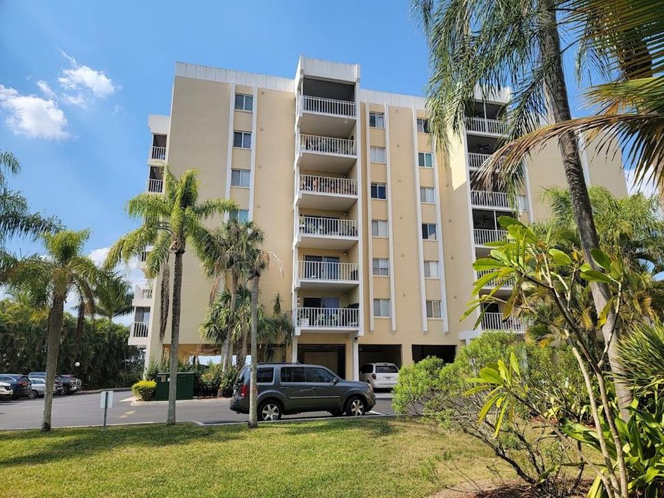 Recently Sold: $170,000 (1 beds, 1 baths, 648 Square Feet)