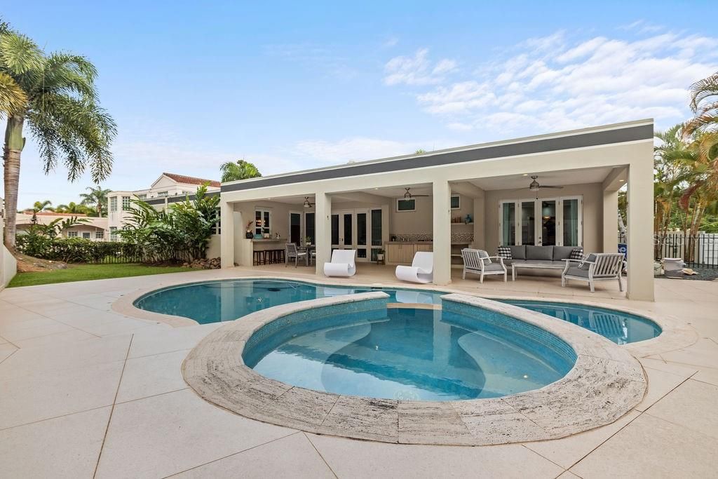 Recently Sold: $1,600,000 (6 beds, 3 baths, 3400 Square Feet)