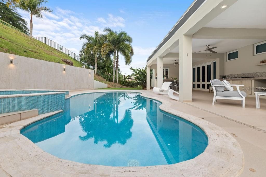 Recently Sold: $1,600,000 (6 beds, 3 baths, 3400 Square Feet)