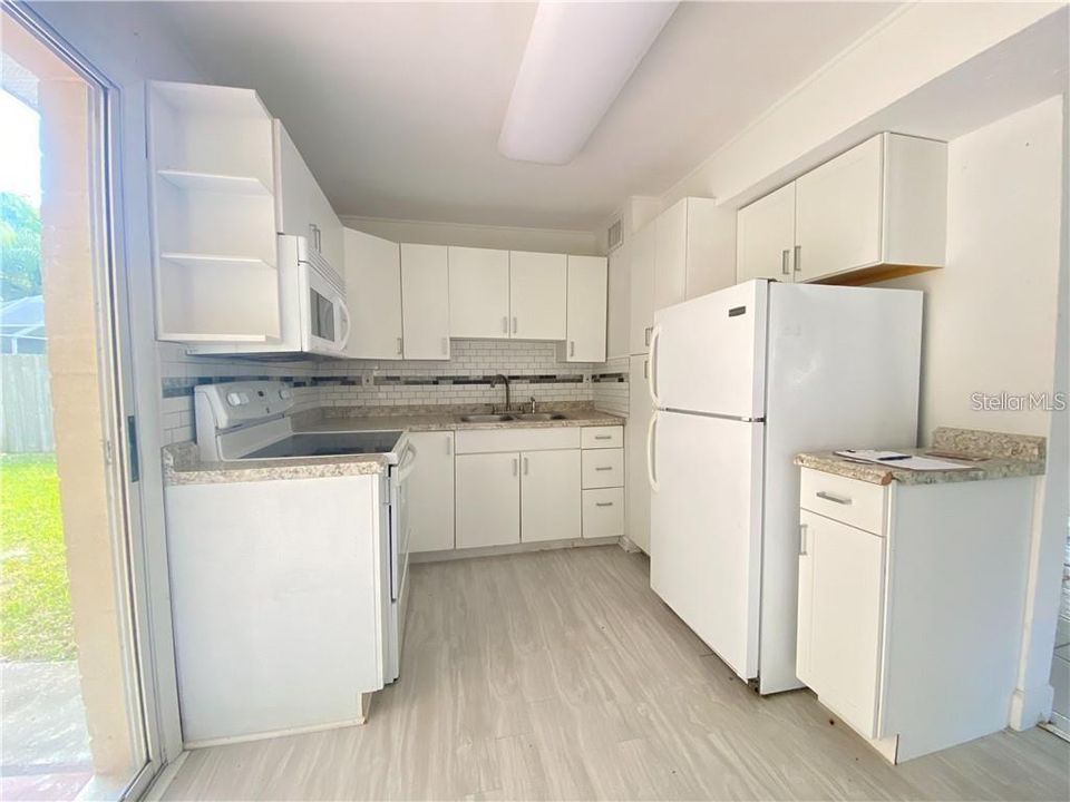Recently Rented: $1,600 (3 beds, 1 baths, 980 Square Feet)