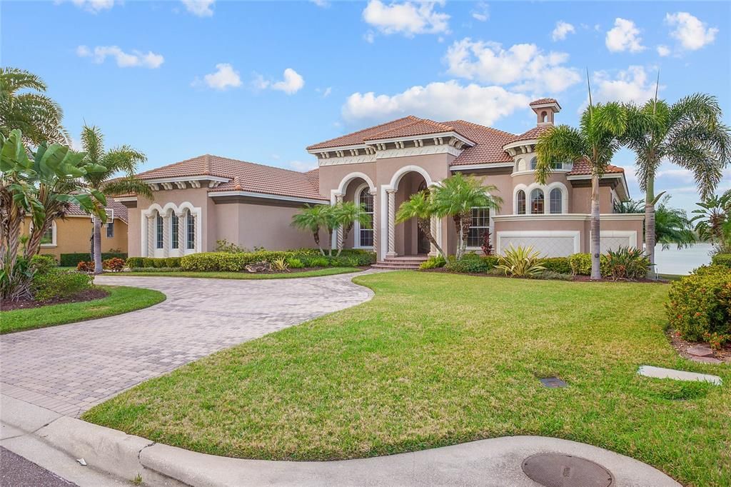 Recently Sold: $1,800,000 (6 beds, 5 baths, 5384 Square Feet)