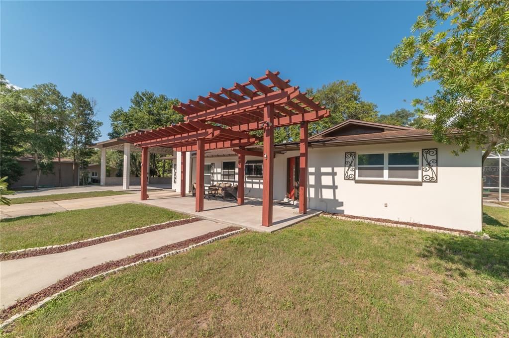 Recently Sold: $850,000 (3 beds, 2 baths, 2098 Square Feet)