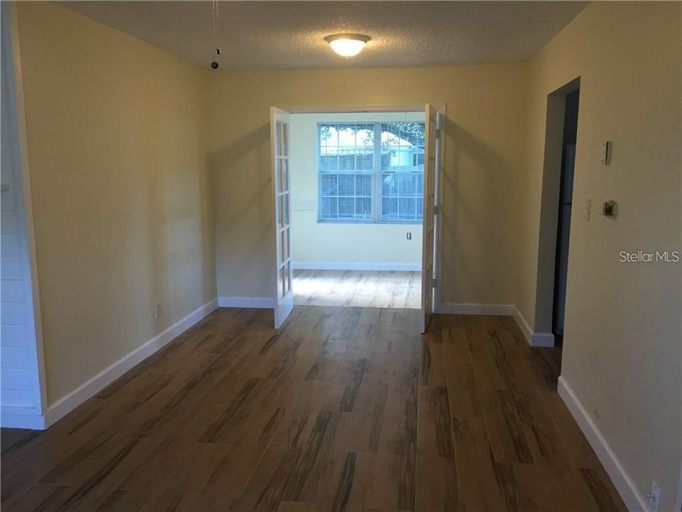 Recently Rented: $1,595 (2 beds, 1 baths, 892 Square Feet)