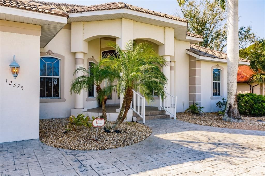 Recently Sold: $700,000 (3 beds, 2 baths, 2830 Square Feet)