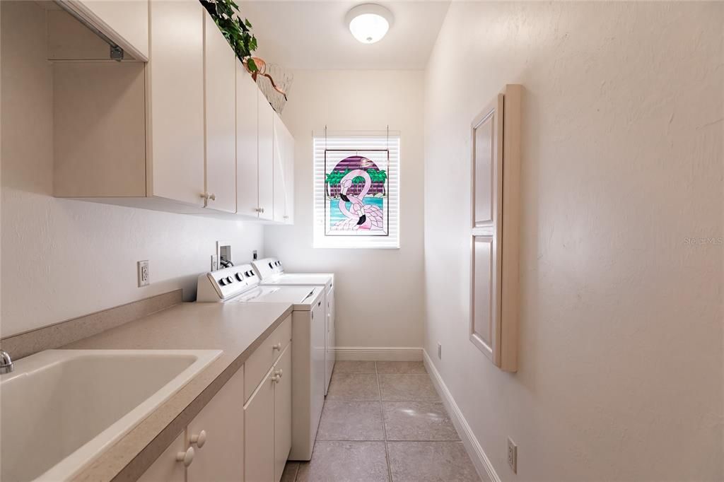 Recently Sold: $700,000 (3 beds, 2 baths, 2830 Square Feet)