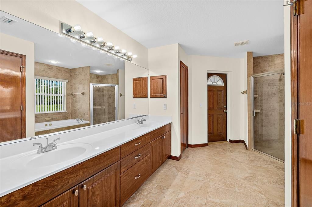最近售出: $625,000 (3 贝兹, 2 浴室, 2704 平方英尺)