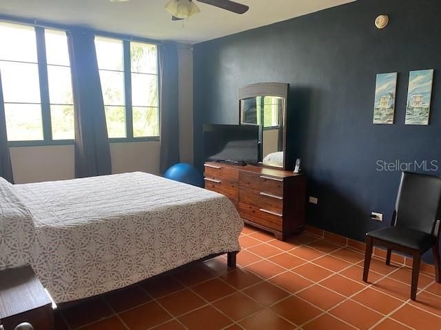 Vendido Recientemente: $325,000 (3 camas, 2 baños, 1500 Pies cuadrados)