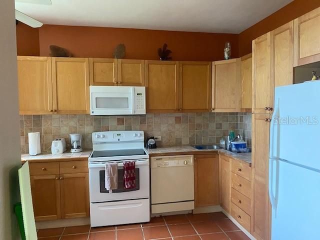 Vendido Recientemente: $325,000 (3 camas, 2 baños, 1500 Pies cuadrados)