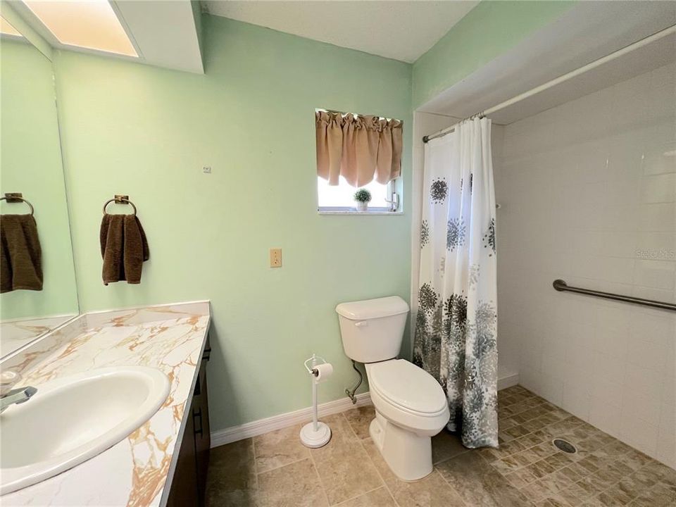 最近售出: $449,900 (4 贝兹, 3 浴室, 2025 平方英尺)