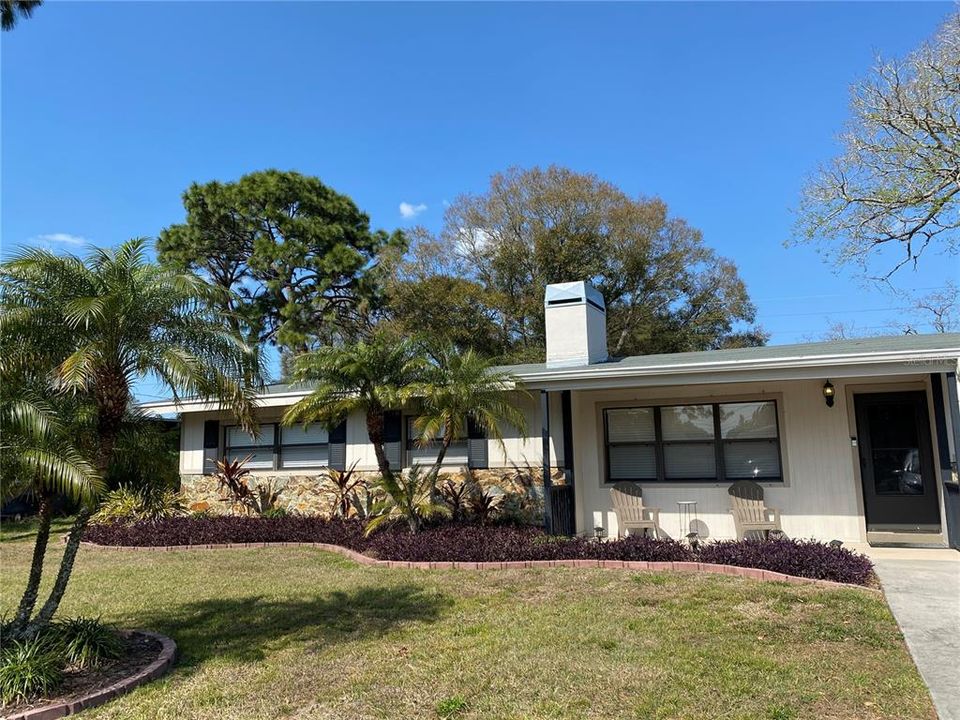 Recently Sold: $392,000 (3 beds, 2 baths, 1136 Square Feet)