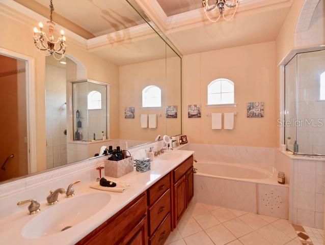 最近售出: $589,000 (4 贝兹, 3 浴室, 3111 平方英尺)