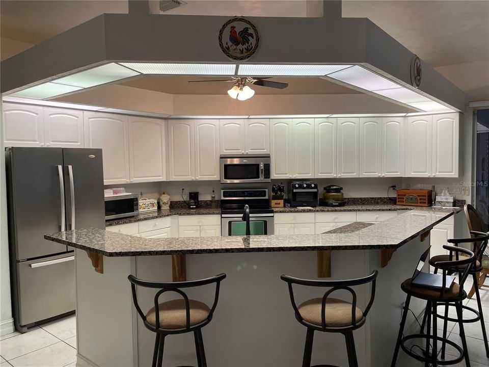 Kitchen with breakfast bar