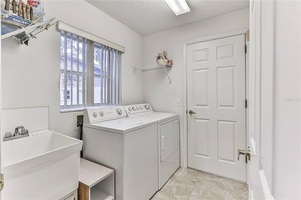 Recently Sold: $230,000 (2 beds, 2 baths, 1298 Square Feet)