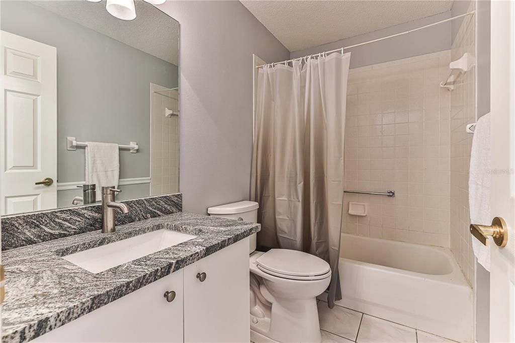 Recently Sold: $230,000 (2 beds, 2 baths, 1298 Square Feet)