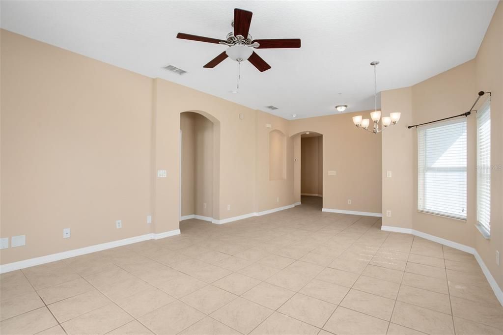 Recently Sold: $270,000 (3 beds, 2 baths, 1386 Square Feet)