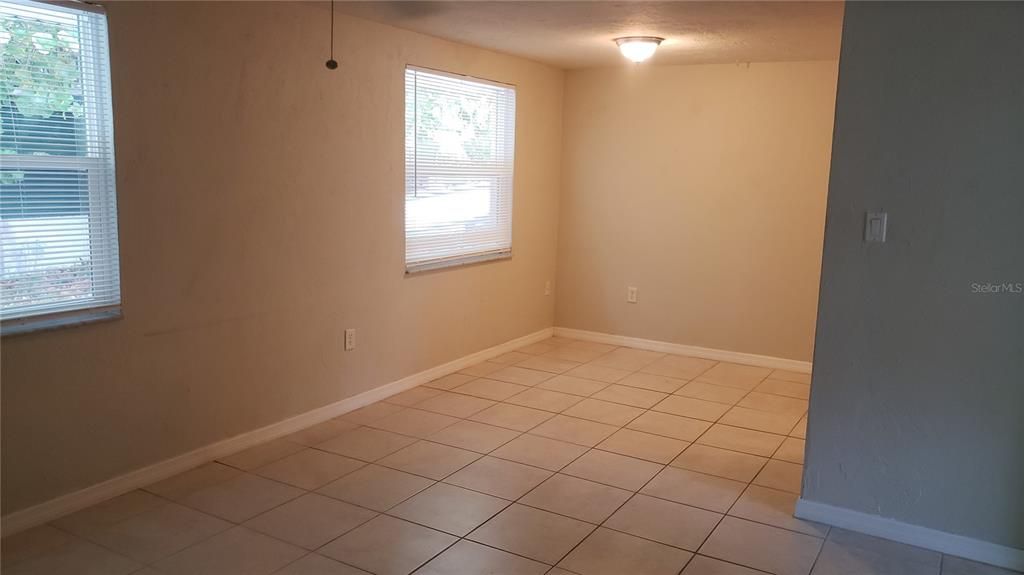 Recently Rented: $1,050 (1 beds, 1 baths, 550 Square Feet)