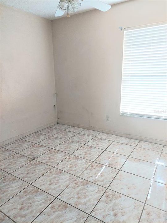 Vendido Recientemente: $200,000 (4 camas, 2 baños, 1244 Pies cuadrados)