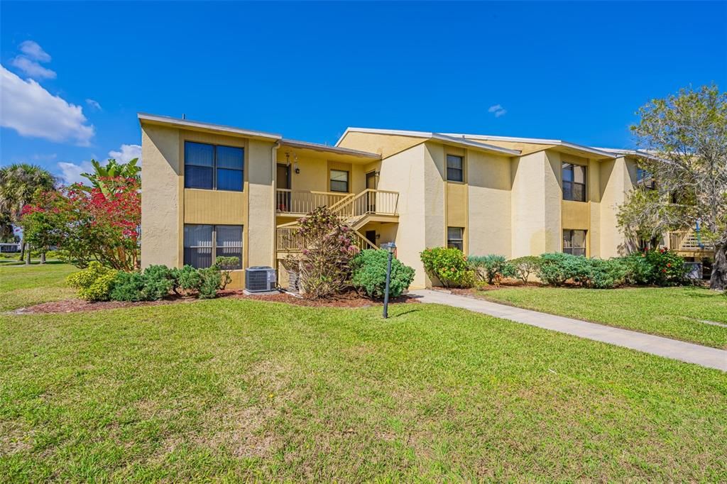 Recently Sold: $169,900 (2 beds, 2 baths, 1100 Square Feet)