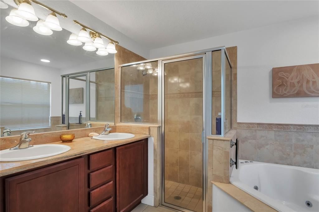 最近售出: $599,900 (3 贝兹, 2 浴室, 1566 平方英尺)
